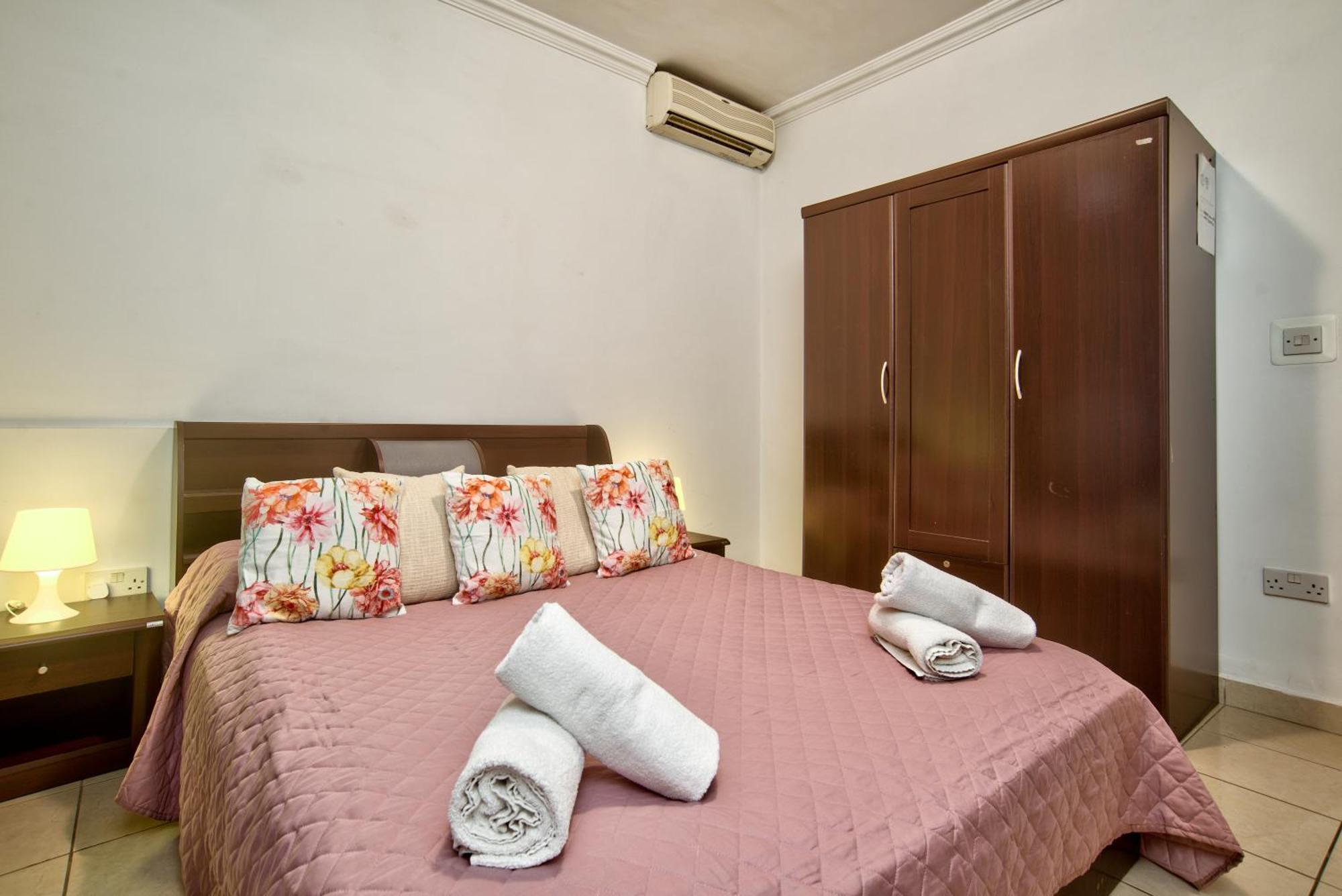 Morina Court - Seaview Apartments And Penthouse In St Julians By Shortletsmalta San Ġiljan Buitenkant foto